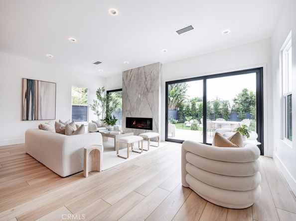 2187 Meyer Place, Costa Mesa CA 92627