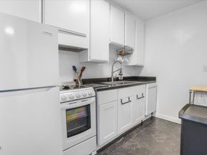 11645 Montana Avenue 126, Los Angeles CA 90049