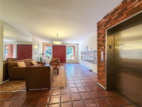 1944 Glendon 209, Los Angeles CA 90025