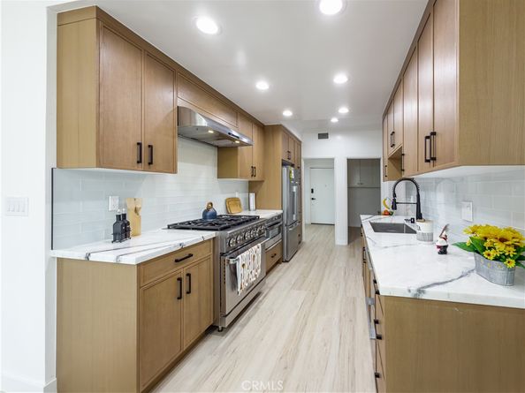 1944 Glendon 209, Los Angeles CA 90025