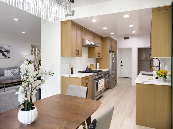 1944 Glendon 209, Los Angeles CA 90025