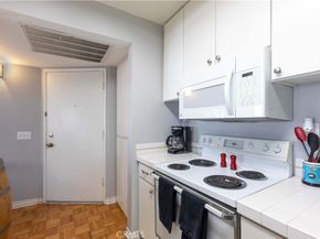 6000 Bixby Village Drive 15, Long Beach CA 90803