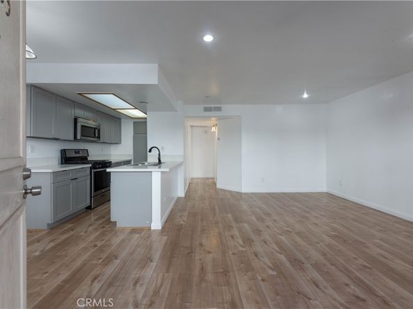 15946 Vanowen Street 103, Van Nuys CA 91406