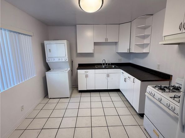 911 E 10th Street, Long Beach CA 90813