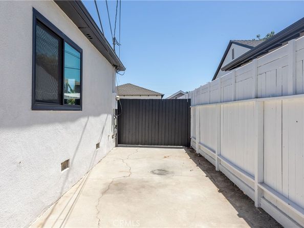3240 Pacific Avenue, Long Beach CA 90807