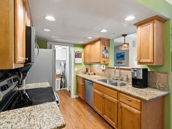 12007 Alta Carmel Court 325, San Diego CA 92128