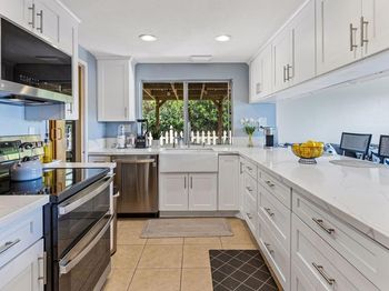 10065 Canyonview