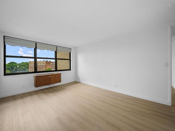 7000 Kennedy Blvd Apt. 25F, Guttenberg NJ 07093-4811
