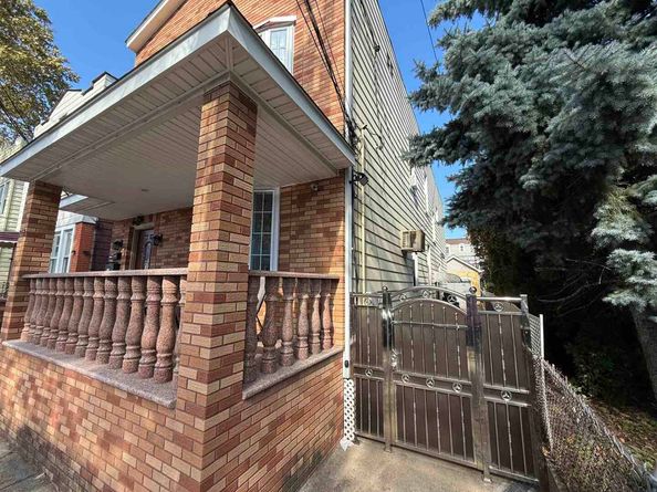 212 Mcadoo Ave, Jersey City NJ 07305