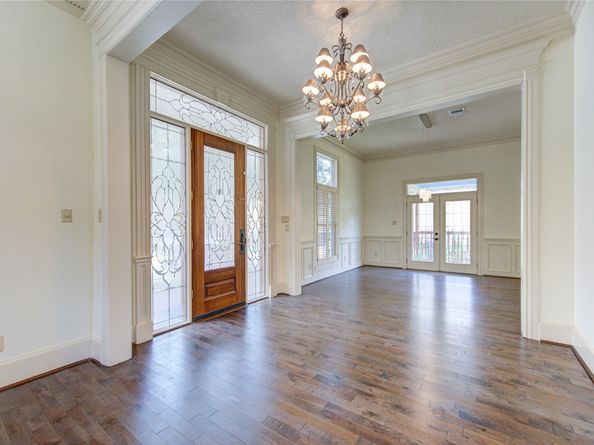 122 Vieux Carre Drive, Houston TX 77009