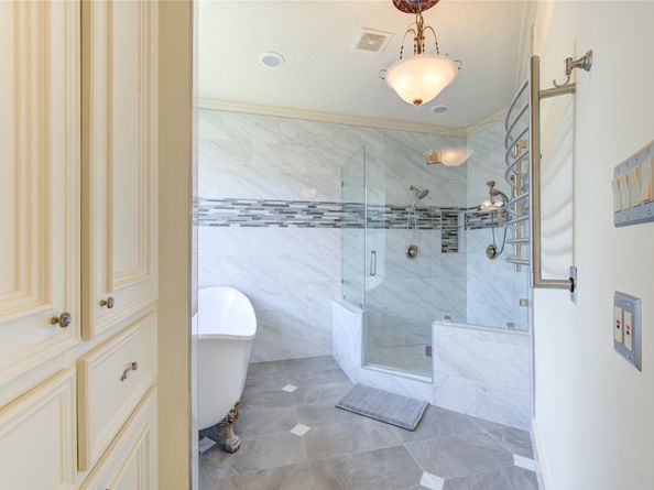 122 Vieux Carre Drive, Houston TX 77009