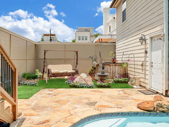 122 Vieux Carre Drive, Houston TX 77009