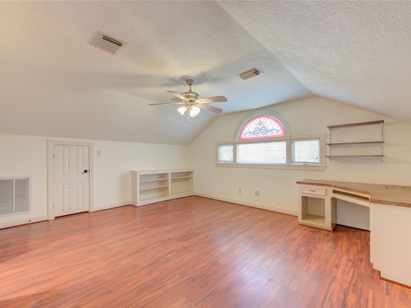 122 Vieux Carre Drive, Houston TX 77009