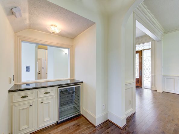 122 Vieux Carre Drive, Houston TX 77009