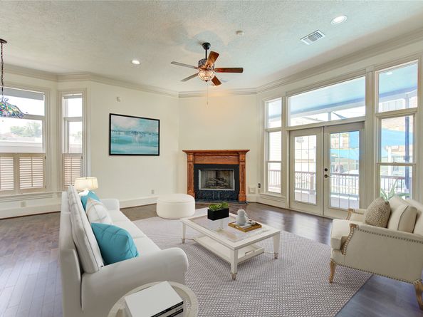122 Vieux Carre Drive, Houston TX 77009