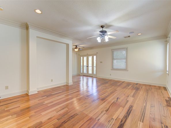 122 Vieux Carre Drive, Houston TX 77009