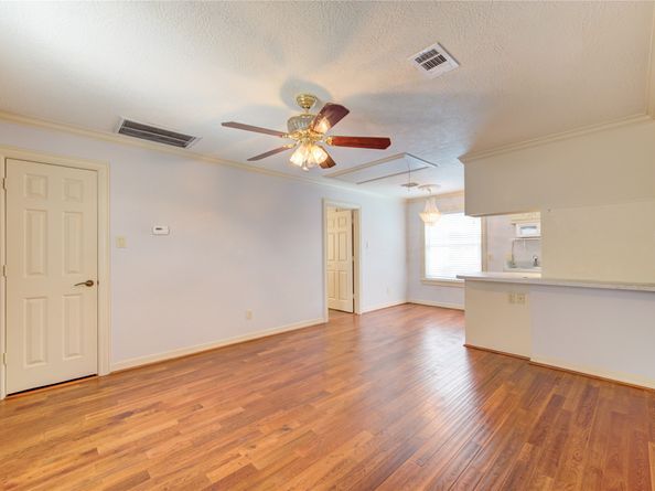 122 Vieux Carre Drive, Houston TX 77009