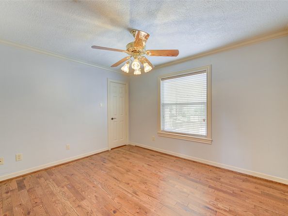 122 Vieux Carre Drive, Houston TX 77009