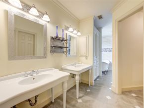 122 Vieux Carre Drive, Houston TX 77009
