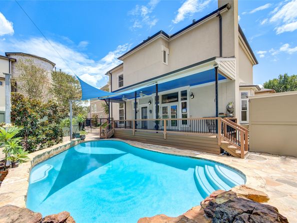 122 Vieux Carre Drive, Houston TX 77009