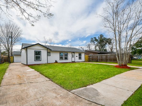 5814 Belneath Street, Houston TX 77033