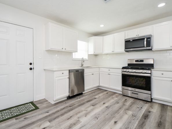 5814 Belneath Street, Houston TX 77033