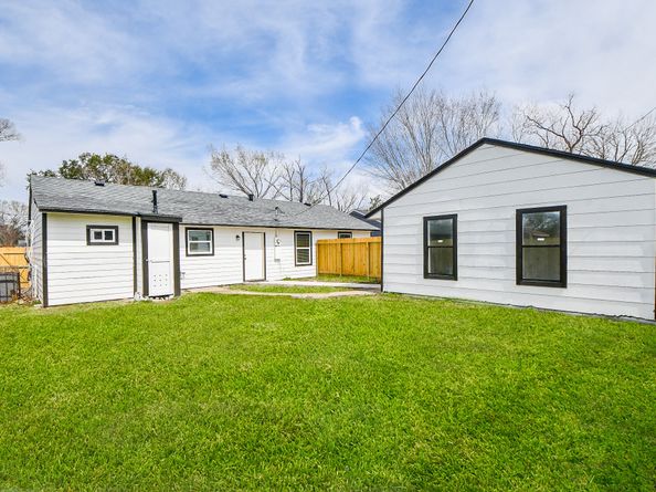 5814 Belneath Street, Houston TX 77033