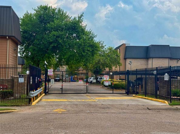 8415 Hearth Drive 36, Houston TX 77054