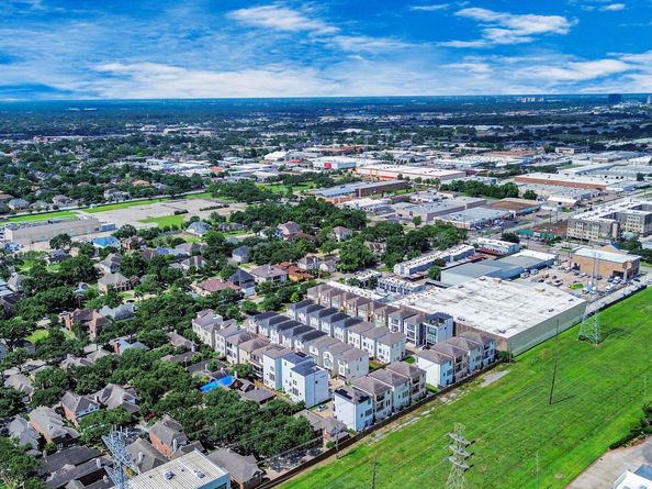 5611 Woodbrook Way, Houston TX 77081