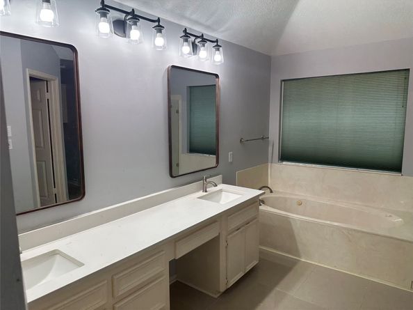 1414 N Yegua River Cir, Sugar Land TX 77478