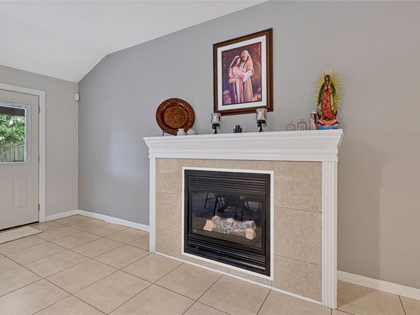 9519 Summer Laurel Lane, Houston TX 77088
