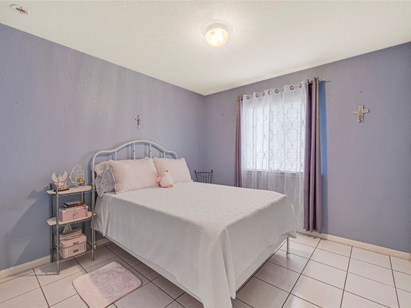 9519 Summer Laurel Lane, Houston TX 77088
