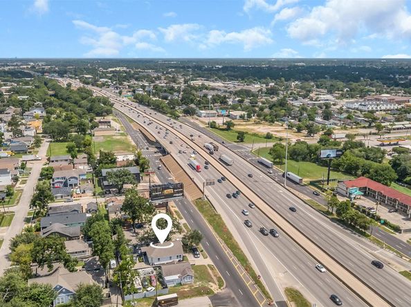 2607 North Freeway, Houston TX 77009