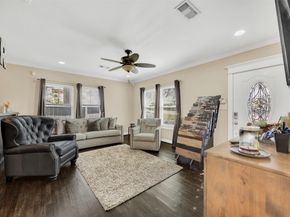 2607 North Freeway, Houston TX 77009