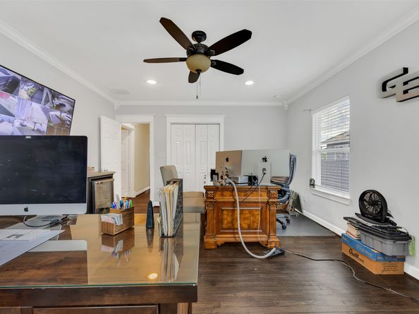 2607 North Freeway, Houston TX 77009