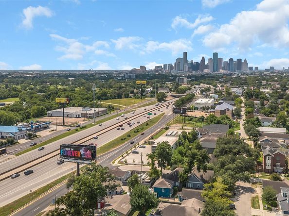 2607 North Freeway, Houston TX 77009