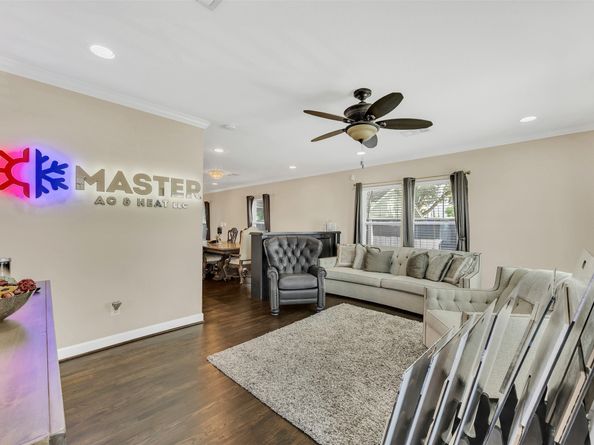 2607 North Freeway, Houston TX 77009