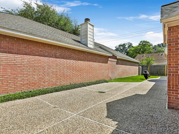 3306 Redwood Lake Drive, Kingwood TX 77345