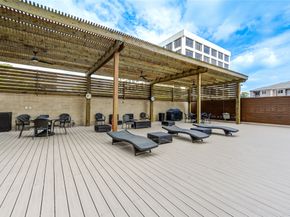 49 Briar Hollow 605, Houston TX 77027
