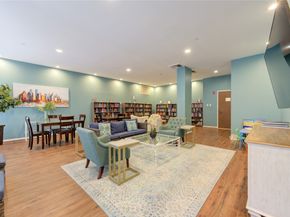 49 Briar Hollow 605, Houston TX 77027