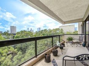 49 Briar Hollow 605, Houston TX 77027