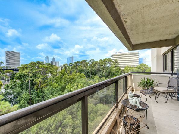 49 Briar Hollow 605, Houston TX 77027
