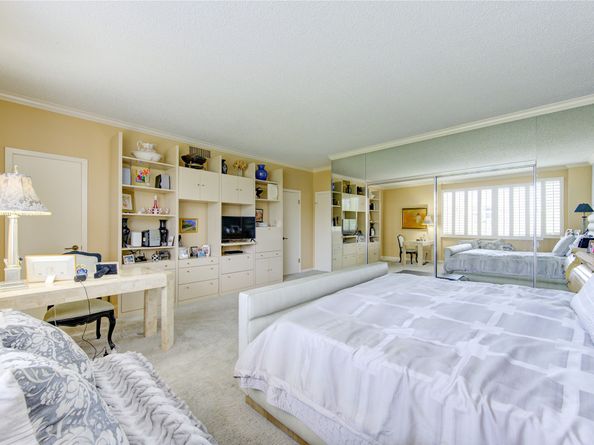 49 Briar Hollow 605, Houston TX 77027