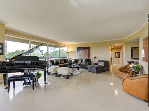 49 Briar Hollow 605, Houston TX 77027