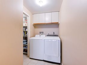 49 Briar Hollow 605, Houston TX 77027