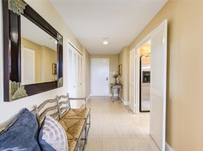49 Briar Hollow 605, Houston TX 77027