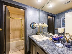 49 Briar Hollow 605, Houston TX 77027