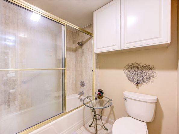 49 Briar Hollow 605, Houston TX 77027