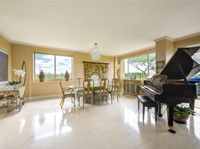 49 Briar Hollow 605, Houston TX 77027