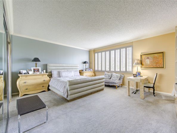 49 Briar Hollow 605, Houston TX 77027
